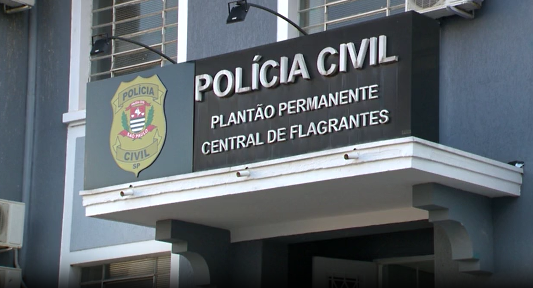 Homem suspeito de disparos foge de abordagem policial na Vila Furquim