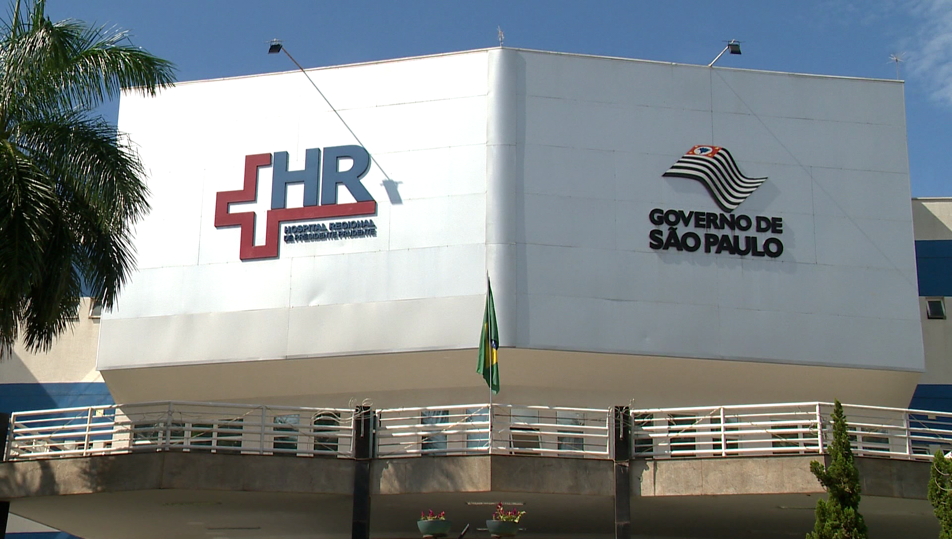 Vítima, de 34 anos, foi socorrida e encaminhada ao HR.