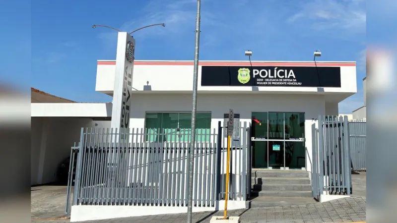 Investigado mostrava vídeos pornográficos para a menor assistir, visando prática de atos libidinosos.